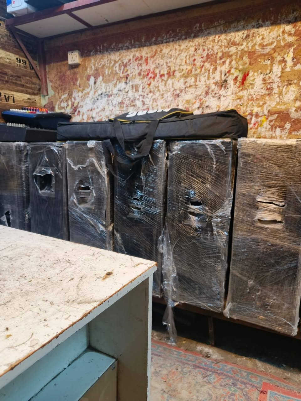 السلام عليكم شباب من رخصت الادمن سماعات البيع  السعر من ٢٥٠ ال٥ ونته صاعد  مكان واسط الصويره


**إذا كنت صاحب هذا الإعلان وتريد حذفه لأي سبب، رجاءا أرسل رسالة إلى الدعم الفني**