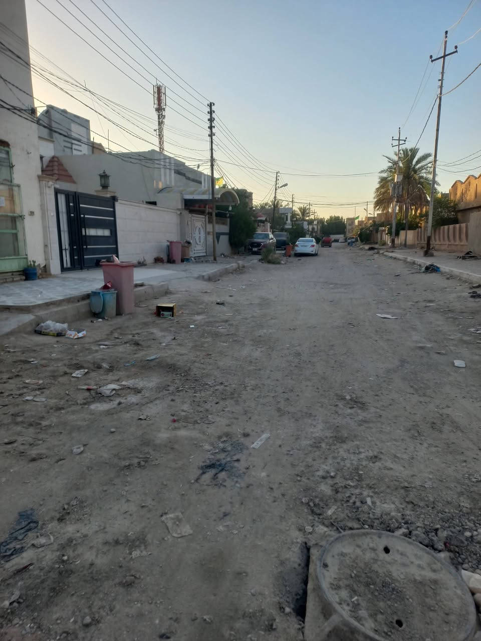 للبيع بيت قديم  240م طابو صرف  واجه 12م في طويريج حي الجمعيه بالمربع الاول 3غرف نوم وستقبال وصاله ومطبخ وكراج سياره وحديقه للإستفسار الاتصال *********** او مراجعة مكتب عقارات ابو كرار
