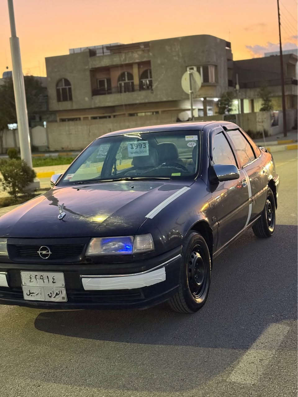 السلام عليكم 
أوبل فكترا موديل 1993 محرك 20 سيارة تبريد بلاد كير محرك كهربائية كلها بالشرط صدر امامي خلفي بالشرط تخم تاير جديد بطاريه جديد رقم أربيل سنوية منتهي سنه دفتر بانزين بيها صاحبها الشرعي بكركوك شرط تحويل سيارة ما بيها تعمير ابد كلها بلادي حته هلال بلادي سيارة حيل ناعمه او حلوه للبيع او المراوس حسب القناعه سعرها 43$ بيها مجال للطيبين اي استفسار خاص او اتصال*********** كركوك, العراق
