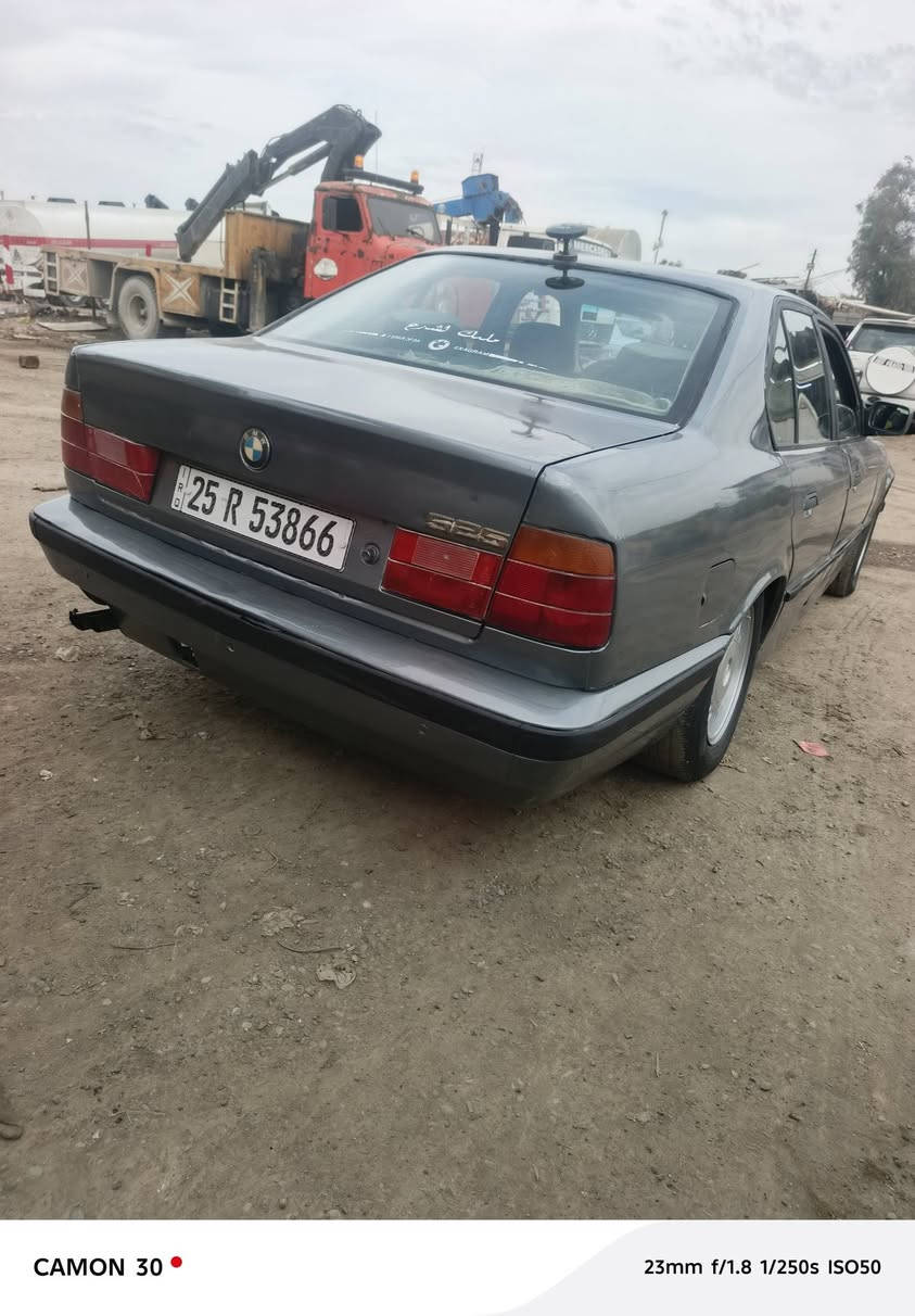 سلام عليكم BMW 
للبيع 525فل اصل  خيط بخار كير عادي رقم انكليزي كابون بانزين شرط التحويل هزه جديده دكت جكوج مابيها لا حادث ولا دعم صبغ عام جماليه
سياره حلوه ليت منضومه زينول
السعر 35بي مجال قليل 
مراوس حسب القناعه 
***********
