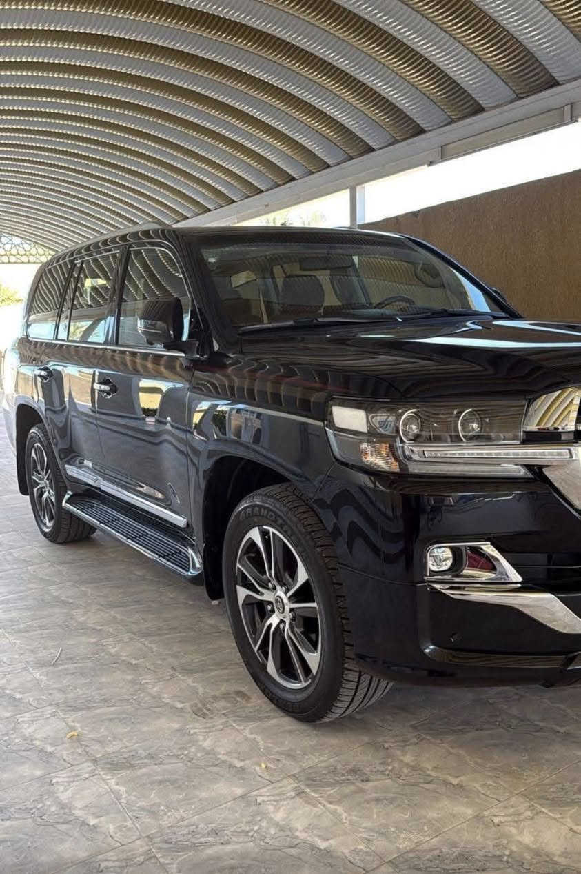لاندكروزر 2020 
بريم اصلي 
ماشيه 73 
السياره نظيفه من كلشي 
مكان الانبار 

السعر خاص 
الهاتف ‭***********
