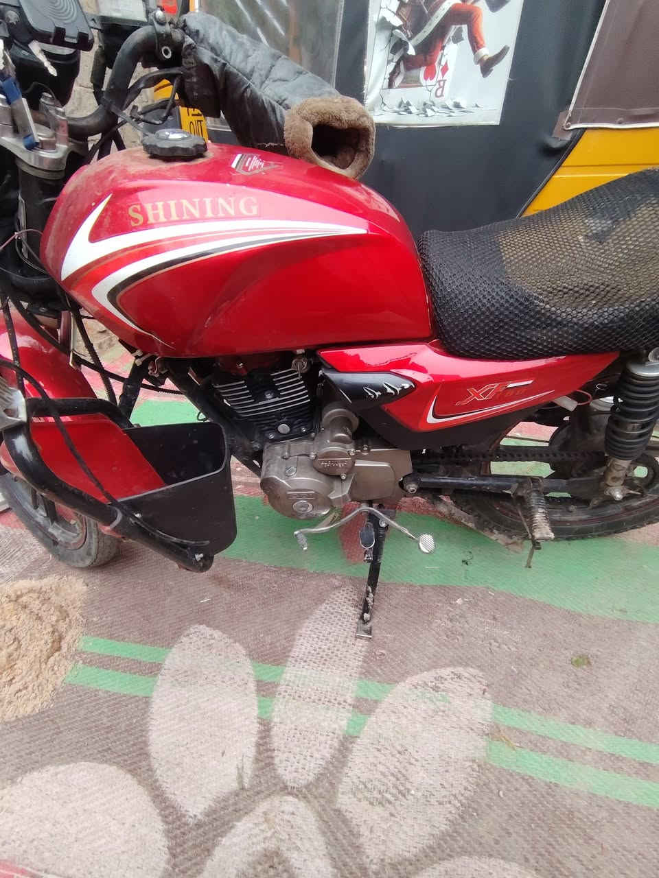 سلام عليكم دراجه شاينك موديل 23 شهر السادس دراجه مكفوله مكينته بغرغي ممفتوح بيه دراجه خير من الله وسعر خاص *********** مرقمه سنويه بسمي تحويل ثاني مراوس بوكسر عادي
