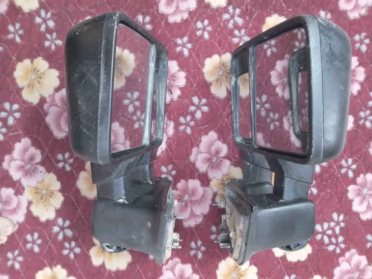 للبيع زوج مرايات فورد 2008 سعرهن ٧٥ الف 
العنوان بغداد مدينة الصدر  ***********
