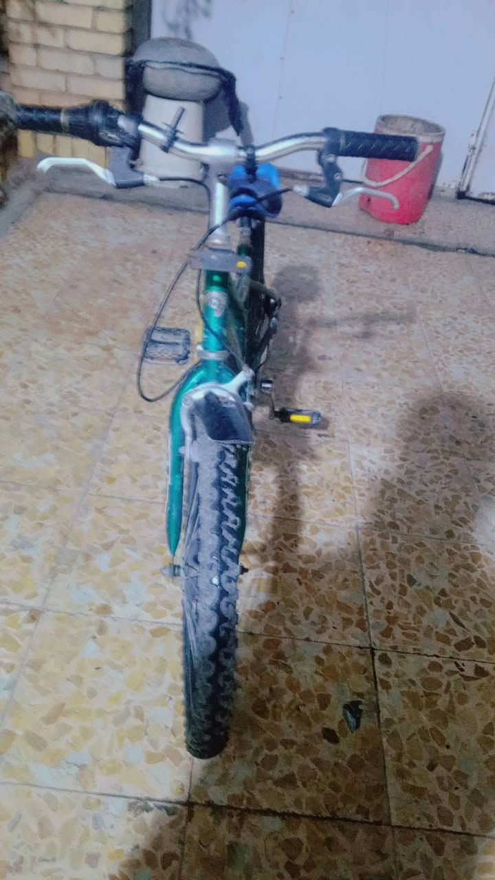 السلام عليكم بايسكل للبيع حجم 22 جبلي البايسكل جديد بمعنه الكلمه البايسكل عوز فقط استان بريكات شغاله السعر 70 وبي مجال مكاني ميسان حي الجامعة الهاتف *********** واتساب فقط للبيع او مراوس
