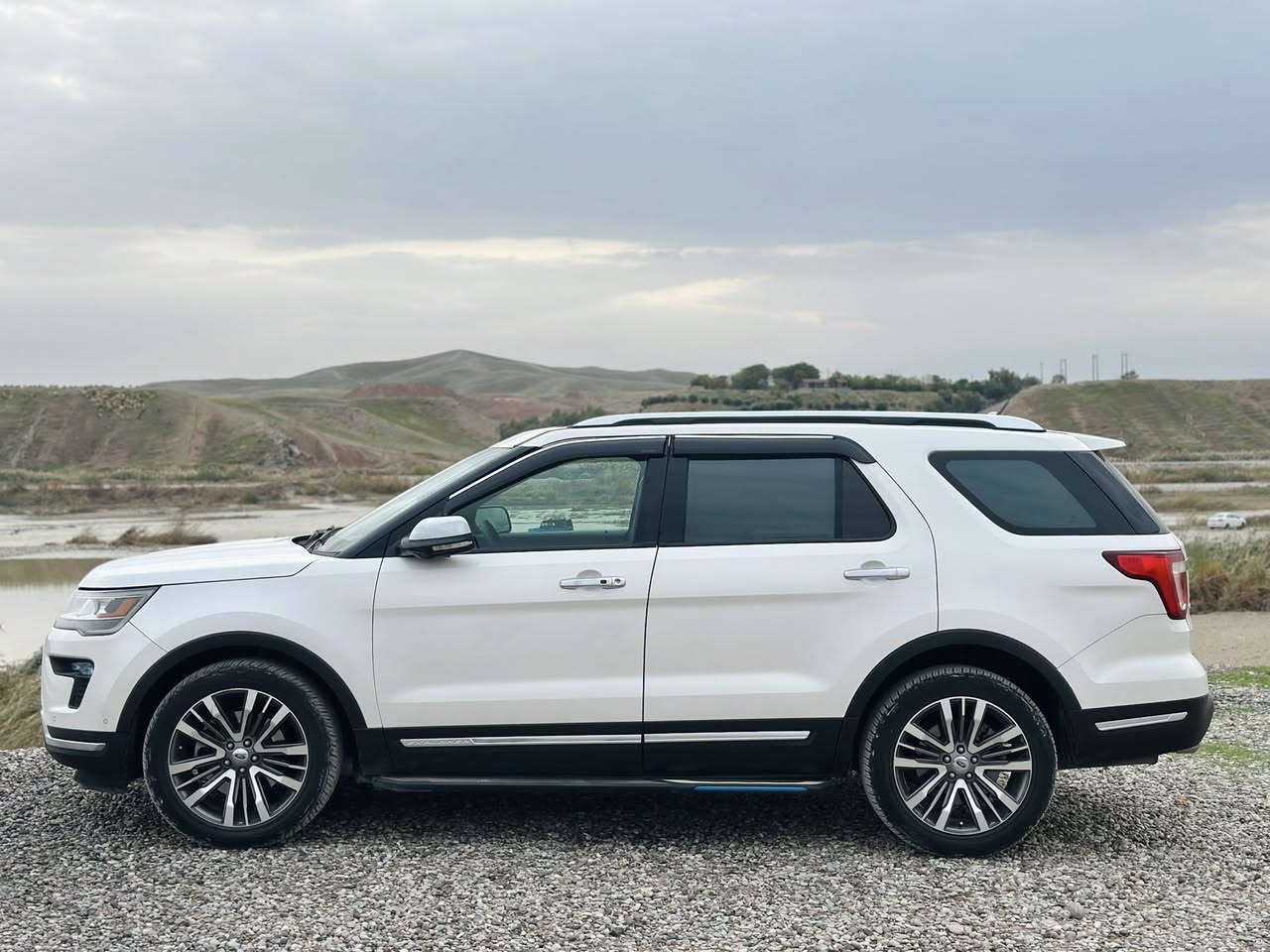 فورد اكسبلور 2018 ماشية 81 الف محرك 3500 مواصفات بلاتينيوم اعلى فيئة بالفورد قيادة ذاتية كشنات تبريد و تدفئة استيرن و كشن خزن ميموري بنوراما باب خلفي جك 
زجاج امامي من يمطر ماسحات يشتغل اوتو كشنات خلفي كهربائي  استيرن هيتر  تشغيل عن بعد ابوابات بصمة بعد اهواي مواصفات بيه  بصمات اثنيناته موجودة 

السيارة بيه جاملغ امامي الأيمن كلير فقط بسبب شخط شرط فحص 
السيارة بسمي تحويل وكالة مضمون  عنوان قضاء كلار تابع سليمانية 
السعر 223 
***********

ملاحضة عندي فيديؤ كامل للسيارة
