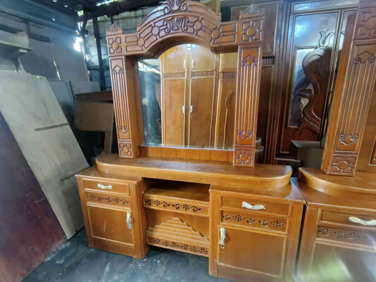 سلام عليكم غرفة أخشاب ام 6بيبان للبيع كامله ونضيفة سعره مليون و300 وبيه مجال العنوان عمارة الأربع سايدات مال مغربة ونهاوند قرب الدائرة مال الكهرباء للاستفسار عله الرقم ***********
