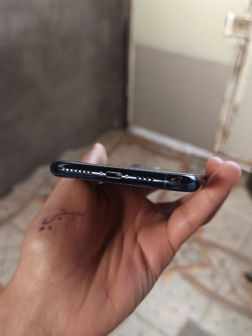 آيفون 11 برو (iPhone 11 Pro) ذاكرة 256 للبيع أو المراوس بسعر مناسب

السلام عليكم.
للبيع أو المراوس (بجهاز أقوى أو حسب القناعة مع مراعاة الفرق).

• النوع: آيفون 11 برو ماكس (زيتي).
• الذاكرة: 256 جيجابايت.
• السعر: 345 ألف دينار عراقي.
• النسخة: ياباني (سيم كارت واحد).

الملاحظات (للمصداقية):
الجهاز نظيف جداً ولا يوجد به أي عطل داخلي. المشكلة الوحيدة هي توقف بصمة الوجه (Face ID) بسبب التحديث.
تم استبدال الشاشة والبطارية بقطع ممتازة وجديدة قبل عدة أسابيع.

• العنوان: البصرة / أبو الخصيب / حي العسكري.
• للتواصل: *********** 
• الاسم:( منتظر حيدر )

الجهاز فقط كفر وكيبل الاصلي ابل !!!!

🫡🫡🫡🫡🫡🫡🫡🫡🫡🫡🫡🫡🫡🫡🫡🫡

