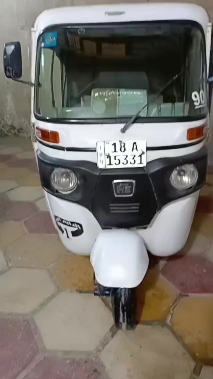 تكتك باجاج مديل21  مفتوحه غراض شركه شررط  بيها عربانه مال مضلع راعيها يمي بناصريه تحويلها بناصريه 
***********
