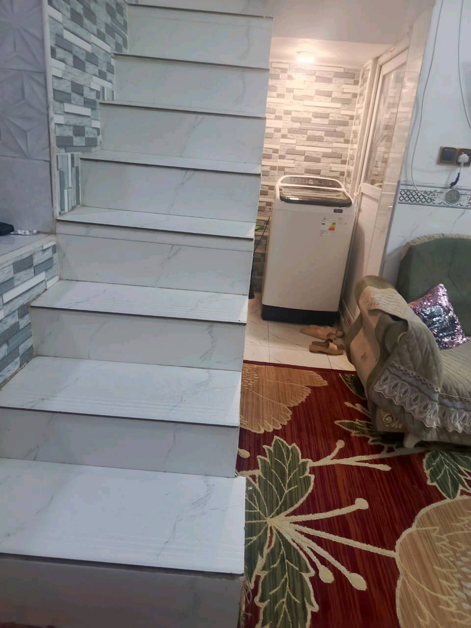 بيت للبيع المساحة ٥٠ متر متكون من غرفة وصاله ومطبخ شغل درجة اولى صب كونكريت مركزي طابوق جمهوري البيت كلة تسعة انج سيراميك ايراني درجة اولى بيت متكامل مابي اي نقص موقعة بل شارع الي مقابل الجسر الي يعبر من شارع كربلاء إلى شارع الصب الي يروح للمطار خلف اسواق تلعفر من الشارع العام لحد باب البيت تبليط وبلاجكتورات السعر    ٢٥.٥٠٠ خمسة وعشرين ونص وبي مجال هاتف *********** نجف علما العقار مشمول بقرار التطويب سند ٢٥ ويوجد سوق وكل ماتحتاجه العائة
