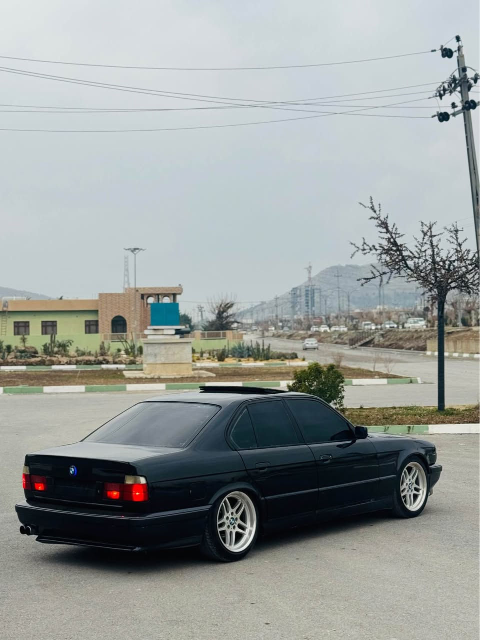 Bmw 1992 520 ئارم پلاستیک گێر عادی سلایت تەبریت کوشن جلد ناو فۆرمیکا دووجام کارەبا و گوێ بەرخ موسو براوەو وەرگەران بەشەرت ئارموو ئەوەلیات بەشەرت گێروو مەکینە بەشەرت بێ تەقەو رەقە کارەبای مەزبووتە جوارتایەو ویلی نوێی بۆ بەستراوە ناو خورفەی لۆکەو بێ نوقستانیە پێش و پشتی تازە تووندکراوەتەوە سعری ٥٣ گەلاو مەجال
*********** فایبر واتس ئاپ. رانية, السليمانية
