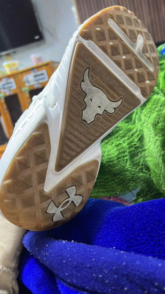 شباب اندر ارمر  اورجنل هوفر موديل25 وكاله لبسته مرتين فقط واريد ابيعه *********** واتسابي
