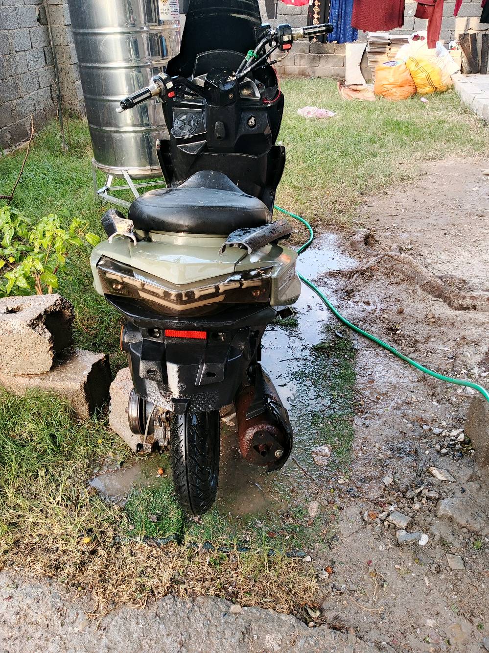 السلام عليكم 
للبيع دراجه سترونك 
موديل 2021 
الدراجه خير من الله بس فقط عوزه كابريتر و الدراجه شغاله و تمشي 
السعر 250 وبيهة مجال 
الرقم ***********