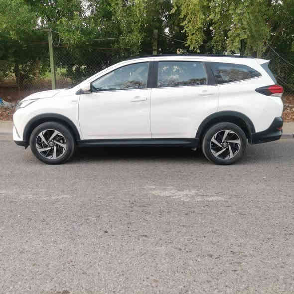 تويوتا راش TOYOTA RUSH 2019 سعر 143‪
ماشية 82 km الف  ***********‪ الاعظمية 
المواصفات: خليجي وكالة شركة SAS (رقم بغداد) الانكليزي الجديد باسمي تحويل مباشر 
السيارة كفاله عامة من الحادث بس بيه بارد باب الصدر والباب الخلفي 
1. محرك 1500 سلندر 4 DUAL VVT-i 
2. نظام fhn الوقود ECO ومانع انزلاق ABS.
3. كير اوتوماتيك.
4. مقاعد مخمل (٧ راكب).
5. ٨ ايرباك. 
6. لايت زنون(عالي+ناصي) LED ثلجي , بك لايت LED , بك لايت ضبابي.
* تبريد امامي وخلفي 
* بصمة اصليه عدد ( 2 ) 
* خمسة ويل كب اصلي 
 كأمره خلفيه في المراية مسجل ابلادي CD
* اللتر الواحد من الوقود يكفي ١٦ كيلومتر.
* صدر وكير ومحرك كلة بلادي.
السعر ١٤٣ وبيه مجال بسيط ان شاء الله 
🌹السيارة في بغداد الاعظمية🌹 بغداد
