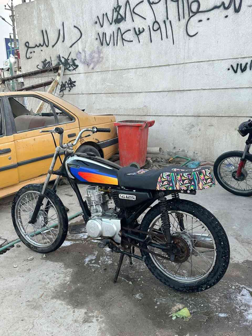 نامه ازوات مكفوله من سرقه دراجه خرسه نضيفه جاهزه ٣٢٥ وبيها مجال حك الجيه مكاني كزيزه ***********
