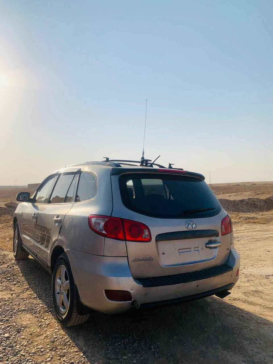 السلام عليكم 
سنتافي كاز 2009 ادوات 
بيها كازكيت 
السعر 37 وبيها مجال 
ترهم مراوس وترهم بمقدمه و مده او قسط شهري 
*********** 
بيها كازكيت فقط  شغاله نكره سلف بس بيها هوى قليل بل راديتر 
بس زولوها عني لا اورها
