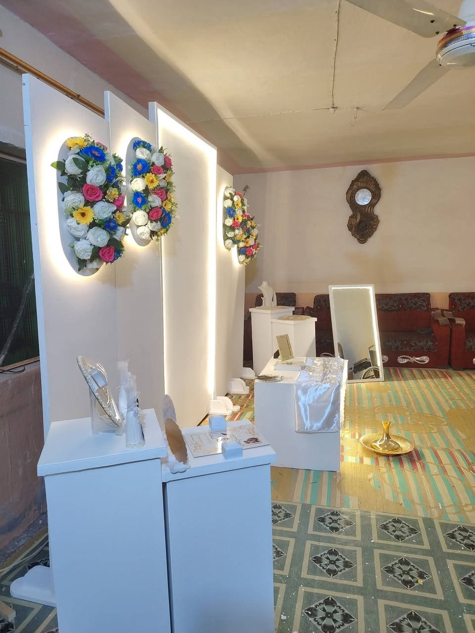 بسم الله وعلى بركت الله احدث تصاميم كوشات الاعراس مستعون لتجهيز كافة المناسبات الحنه والخطوبه وغيرها  حسب طلب العروس  توجد بصمات للعرسان  ورسالة عمر وهدايا وعلبة حلقات ظوئيه تابع الصفحه وشوف كل جديدنا للاستفسار والمراسلات والحجز على الارقام التاليه)(***********
(واتساب ***********)
داخل الصويره  وخارج الصويره
