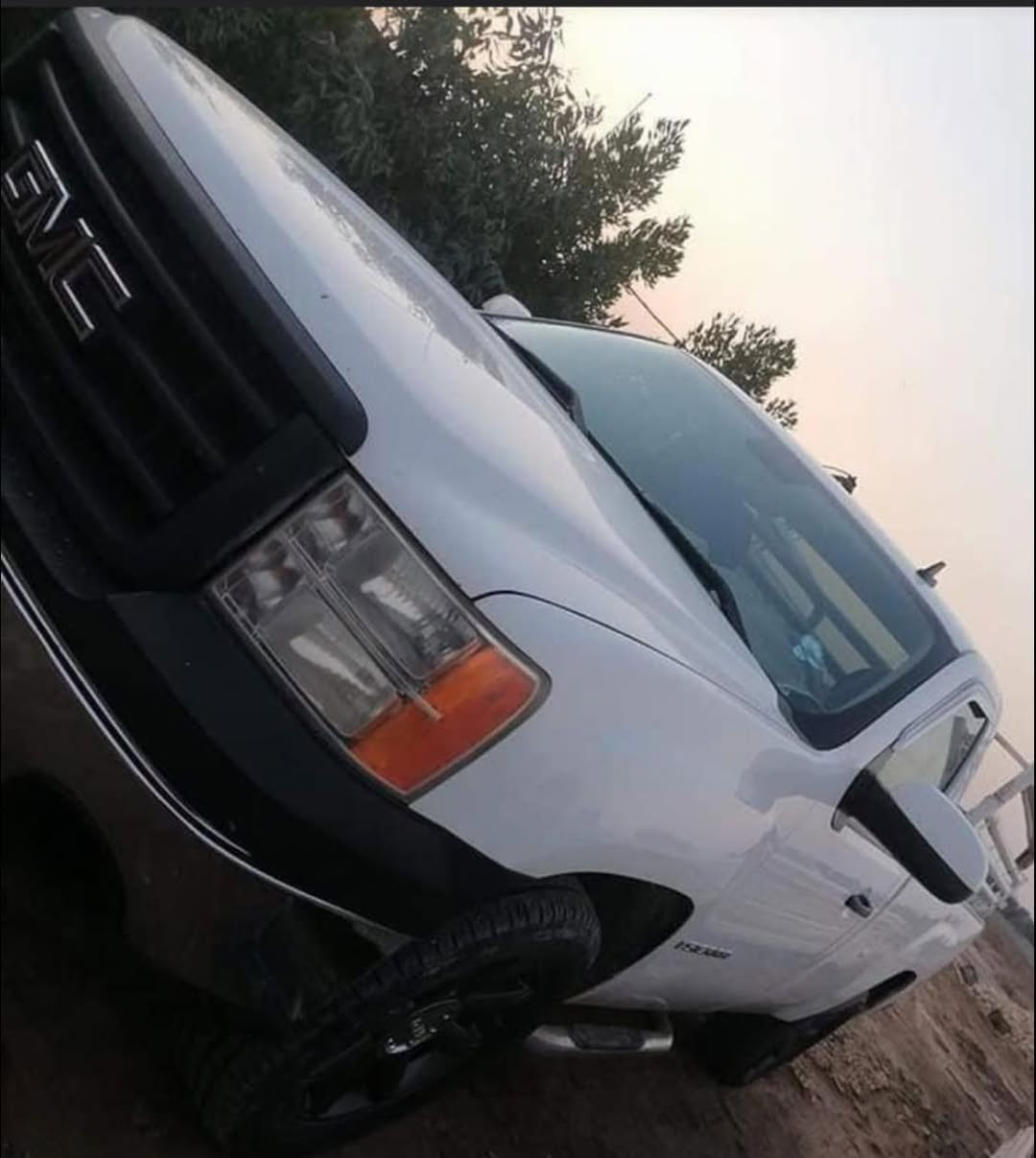 سلام عليكم سياره (GMC)سيرا موديل2008 تك قماره بدي طويل سنويه بسمي كير مكينه جدد تبريد شغال بس بي ليك تايرات جدد حجم المكينه5300 (v8) العنوان البصره الحكيميه السعر 100 وبيه مجال بسيط حك الجيه رقم الهاتف بس واتساب ***********
