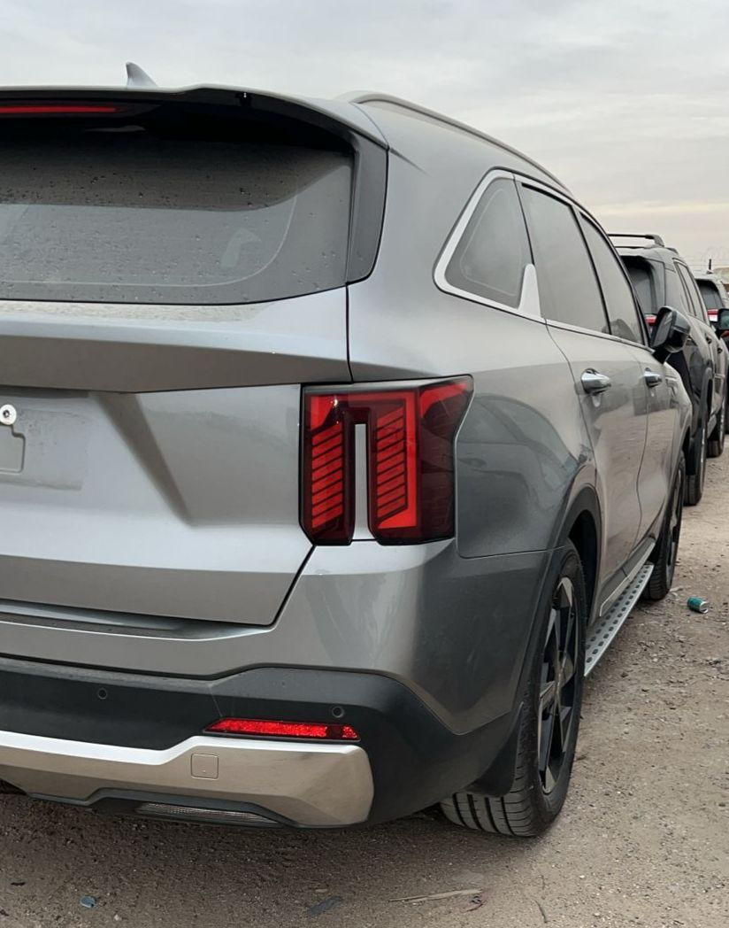 • •——————◤ ﷽ ◢——————•
💎 للبيع: كيا سورنتو 2025 - بحالة الوكالة () 💎
 (KIA Sorento) 
✅ المواصفات العامة:
• الموديل: 2025.
• ا(بوضع الشركة).
• المحرك: 6 سلندر (V6) - 
• السعة: 7 راكب (عائلية بامتياز).
✨ الميزات والإضافات:
• 🕹️ وضعيات القيادة: 4 وضعيات مختلفة لتناسب كل الطرقات.
• 💡 الإضاءة: إنارة محيطية (Ambient Lightin) 
• 📦 الصندوق: فتح وإغلاق كهربائي (Smart Tailgate).
• 🛡️ نظام الحماية: حساسات أمامية وخلفية
• السيارة موجودة بسفوان بدون كمرك ترهم على كتاب الشهداء
💰 السعر :  288
  استلام مباشر تريد واصله مكمركه لمحافضتك انته بل يعجبك
📞 للتواصل: 0788662733=
*********** واتساب متوفر
