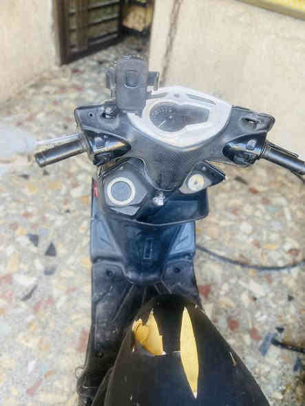 اسلام عليكم سكنس لد للبيع محرك ممفتوح ودراجه خير من الله الكهربائيات شغاله ومداريه بلدهن ابدل امزويل وبانزين محسن وبيه مضخم صوت نقصه جاملغ امامي مكاني بلديات  سعرها 850 وبيه مجال الاستفسار ***********
