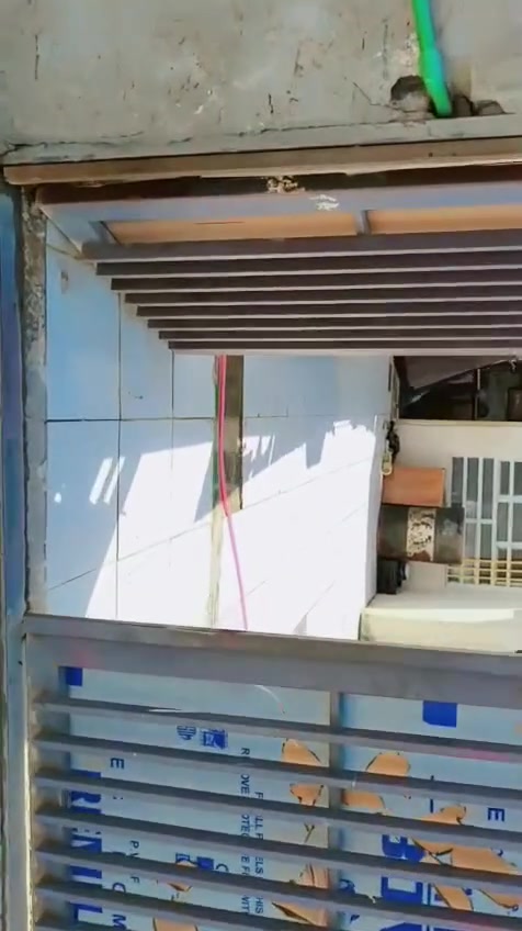 دار للبيع. مسافه قريبه عن شارع العام مقرنص 
استقبال غرفتين وصاله ومطبخ وتخاريج خارجيه وداخليه السعر 55 قفل
الموقع الرضويه الثامنه
للاستفسار الاتصال على الرقم *********** او مراسله *********** واتساب فقط
