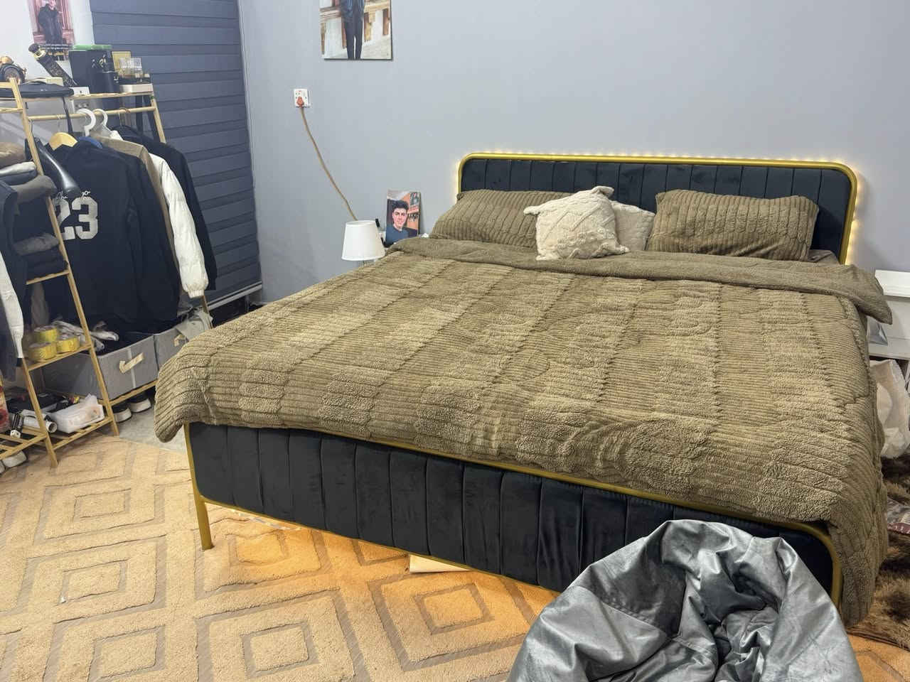 جرباية للبيع ب 150 الف حديد اصلي  حجمهه 180 عرض وطول 180
مكاني بغداد

+964 783 024 8704
