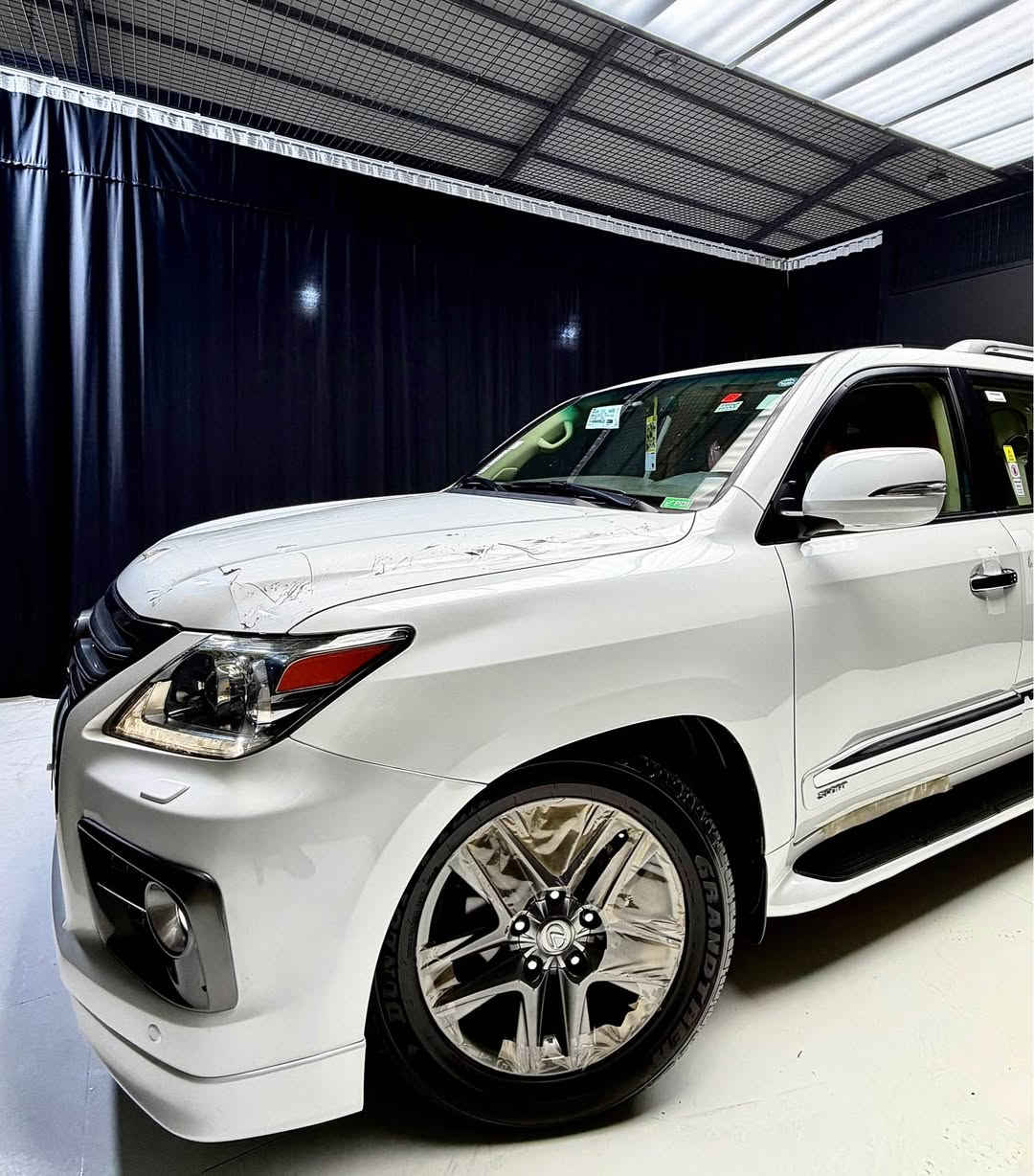 Lexsus _LX570_ 2015 _ 78,000km🪬

اللَّهُمَّ صَلِّ عَلَى مُحَمَّدٍ وَعَلَى آل مُحَمَّدٍ

ليگزيز  موديل ٢٠١٥ (LX570)
سياره مواصفات (بريمي اصلي)
سياره ماشيه (78,000) كيلو
سياره مكفوله كفاله عامه كلشي
بدون صبغ + بدون بارد + بدون حالوب
بدون + شخوت ماشاالله سياره جديد 

🧩سياره حتا غراضات موجود 
(هيدفونات + عرضيات + كل  موجود
داخل _ بيجي + ماشيه (٧٨) + موصفات بريمي + محرك 8 سلندر +

🎲مواصفات سياره
بصمه + النزيلاق + شغال + كشن جلد 
كشنات تدفيه + كاميرات + ثلاجه + زينون
باب وراء شفط +نظام ايكو + سبورت +

🪬محرك و گير كل بشرت
ما مفتوح بشرت 
سياره حيل جديد نظيفه كلشي عاي بلادي 
سياره مابيها دينار مصرف 

🧿نظافه ١٠٠٪ كامل سيرفس بدون نقص و بدون مصرف سياره اي نقص مابيها
4 أيطارات جديدة تحتها
تاير وويل بيلادي شريكه
حتا تاير (دنلوپ) أصليه
نفسي

📍نفسي يوم /تحويل وكاله حاظر
مكان / داخل سليمانيه
سعر/474$ ورقه 
م/ ***********📲 السليمانية, العراق
