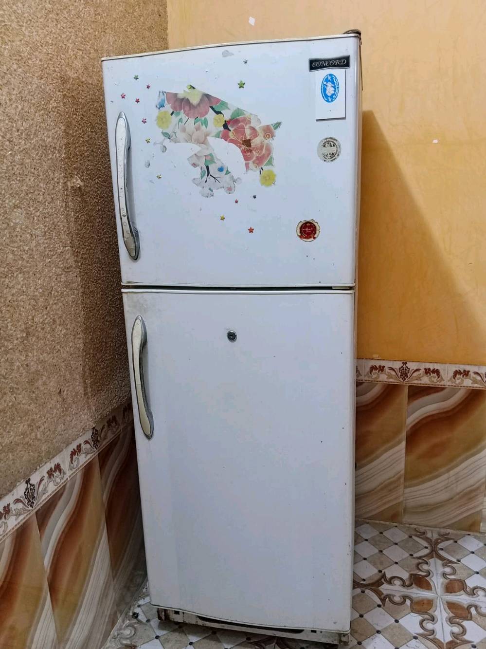 ثلاجه شغاله تبرد تجمد 
السعر :250وبيه مجال 
الموقع :ناصريه قضاء الرفاعي قرب طاقة الكهرباء 
رقم الهاتف:***********