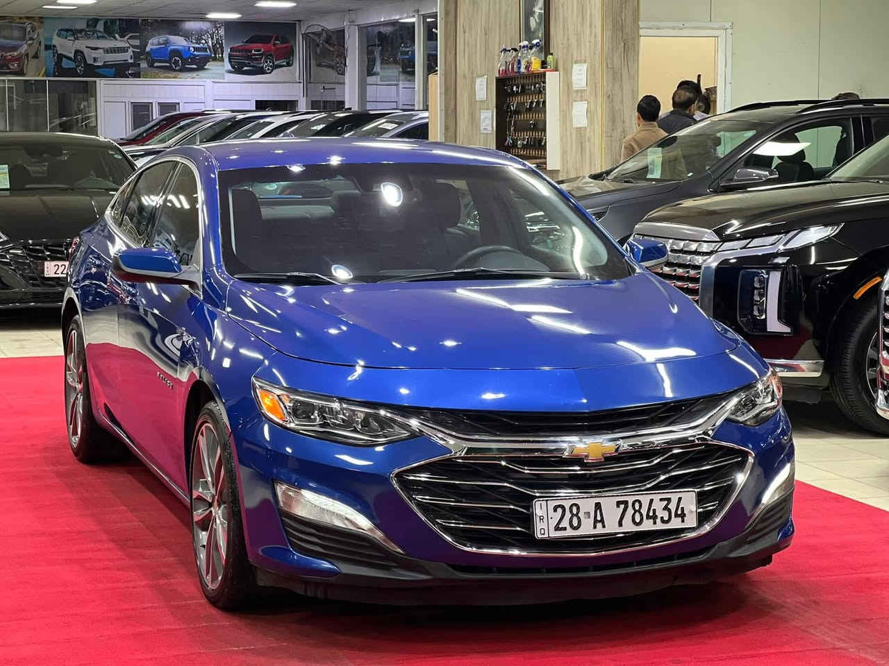 السلام عليكم ورحمة الله وبركاته.
#معرض_ابن_شعبان_لتجارة_السيارات. 
_________________________________
✅اسم السيارة : شوفرليت ماليبو 
✅الموديل :  2023 
✅الفئة : LT
✅رقم السيارة : نجف معوقين وكالة عامة بأسم المشتري 
✅السعر :  110 ورقة
✅الضرر : الابواب اليسار و الجاملغ الامامي الايسر + طرف البنيد 
✅الايرباك : ضرر ايرباك الدركة و الدشبول 
✅عداد المسافة :  21 الف ميل 

______________________________
🔻1-حجم المحرك  : 4 سلندر 1500 تيربو 
🔻2-ويل كب حجم 19 مع طقم تايرة 🔻بحالة جيدة
🔻3-بصمة ابواب و بصمة تشغيل و تشغيل عن بعد 
🔻4-لايتات زينون اصل 
🔻6-غرفة السيارة جلد اسود 
🔻7-ذاكرة خزن ميموري لمقعد السائق 
🔻8-تحكم كهربائي متكامل لمقعد السائق 
🔻9-المقاعد الامامية تبريد و تدفئة 
🔻10-تحكم ستيرن جهتين متكامل
🔻11-شاشة كبيرة الحجم للتحكم بكافة الايعازات
🔻12-كامرة خلفية  
🔻13-رادار امامي تفاعلي مانع للتصادم 
🔻14-تحديد مسار  
 

✅السعر المطلوب  110  ورقة  ✅
 ______________________________

‏*********** ‏ 📞المبيعات. 
***********٣📞الادوات. 

🔴العنوان:النجف الاشرف-
🔴المدينة المائية-
🔴مقابيل حي الجامعة
🔴مجاور كافية الزاويه-
