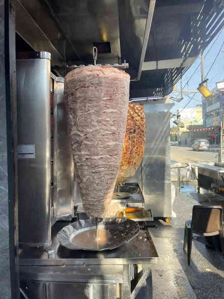 من رخصة الادمن شاورما لحم ودجاج متبل على اجود انواع التوابل معه إرشادات تعزز من المبيعات خبرة أكثر من ٣٠ سنة للتواصل ***********
