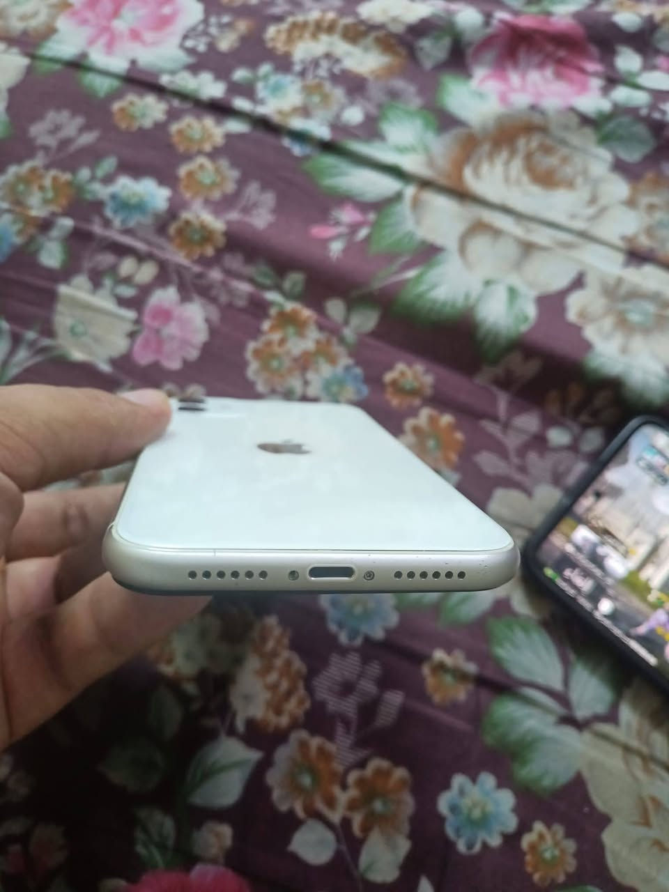 وين جنايه
ايفون 11 ابيض فول نضافه
ذاكره 128 
نموذج m
بطاريه 89 
كله شغال ✅ فيس ايدي ✅ كاميرات ✅ خط ✅ تكنيك ✅
ملحقات شاحنه وكارتونه 
مكاني كوت دجيلي 
سعر 300 
***********
