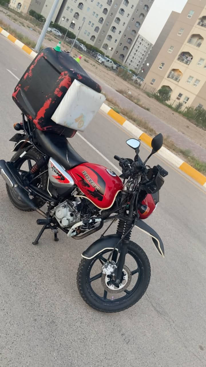 دراجة بوكسر موديل 2020 
رقم انكليزي بغداد 
درتجة اصولية تحويل ثاني يوم 
كشرها نظيف وحلوة 
مكينة مجفته بس الله شاهد صار 8اشهر من مجفته ولحد الان مداخلة مصلح عدى تبديل دهن دراجة خير من الله مكينة خرسة صوت مابيه تخبل تجي وشوف كدامك 
1- تجي هداية 🎁وية الدراجة صندوق دلفري 
2- ستاند مبايل من هذاة الزين 
3- زنون دراجة عالي ناصي +نشرات بيه 
سعر مليون و950 وبية مجال حك الجية 
بغداد مدينة بسماية 
لتواصل على هذاة الرقم 
***********
