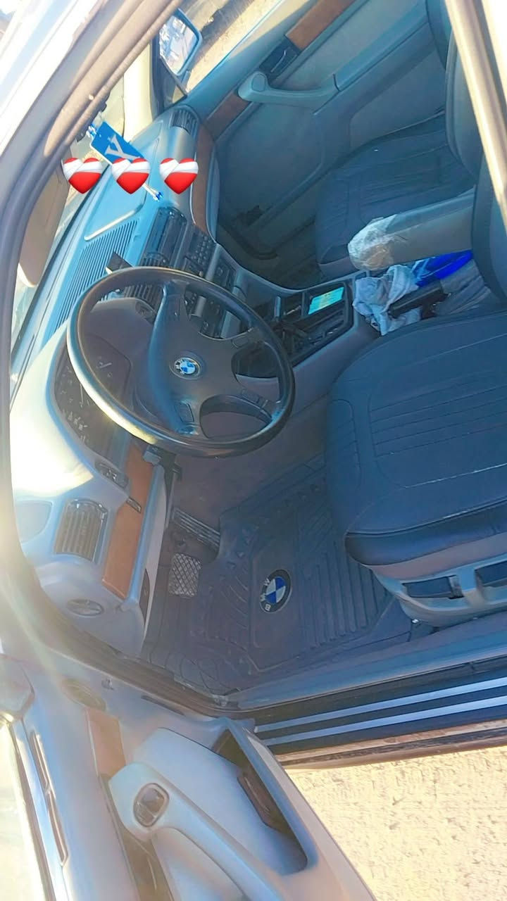 سلام عليكم  للبيع بي ام موديل 1991سياره جاهزه من كلشي تبريد شغال بلاديه بدون صبغ واضربه سياره كلش حلووه مكان ابو غريب ***********
