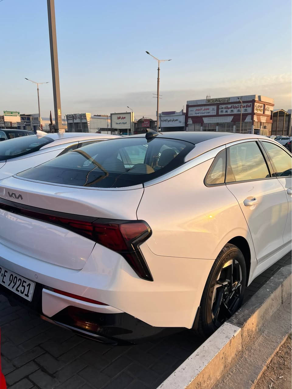 سلام عليكم k5 مديل 2024 السياره كفاله عامه ماشيه ٣٠ الاف فول فول كشنات جلد و فتحه بنوراما خليجي  ملاحضه السياره  بيه شخط  باب السايق فقط السعر ب 225 و بيه مجال  السياره موجوده داخل معرض الفيحاء 1 في القبله الاستفسار ع *********** Singapore
