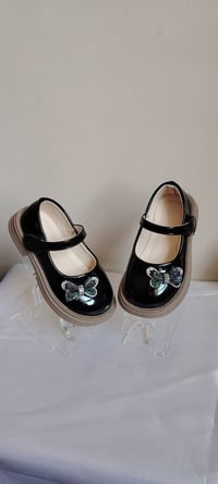 احذية اطفال • متنوعه