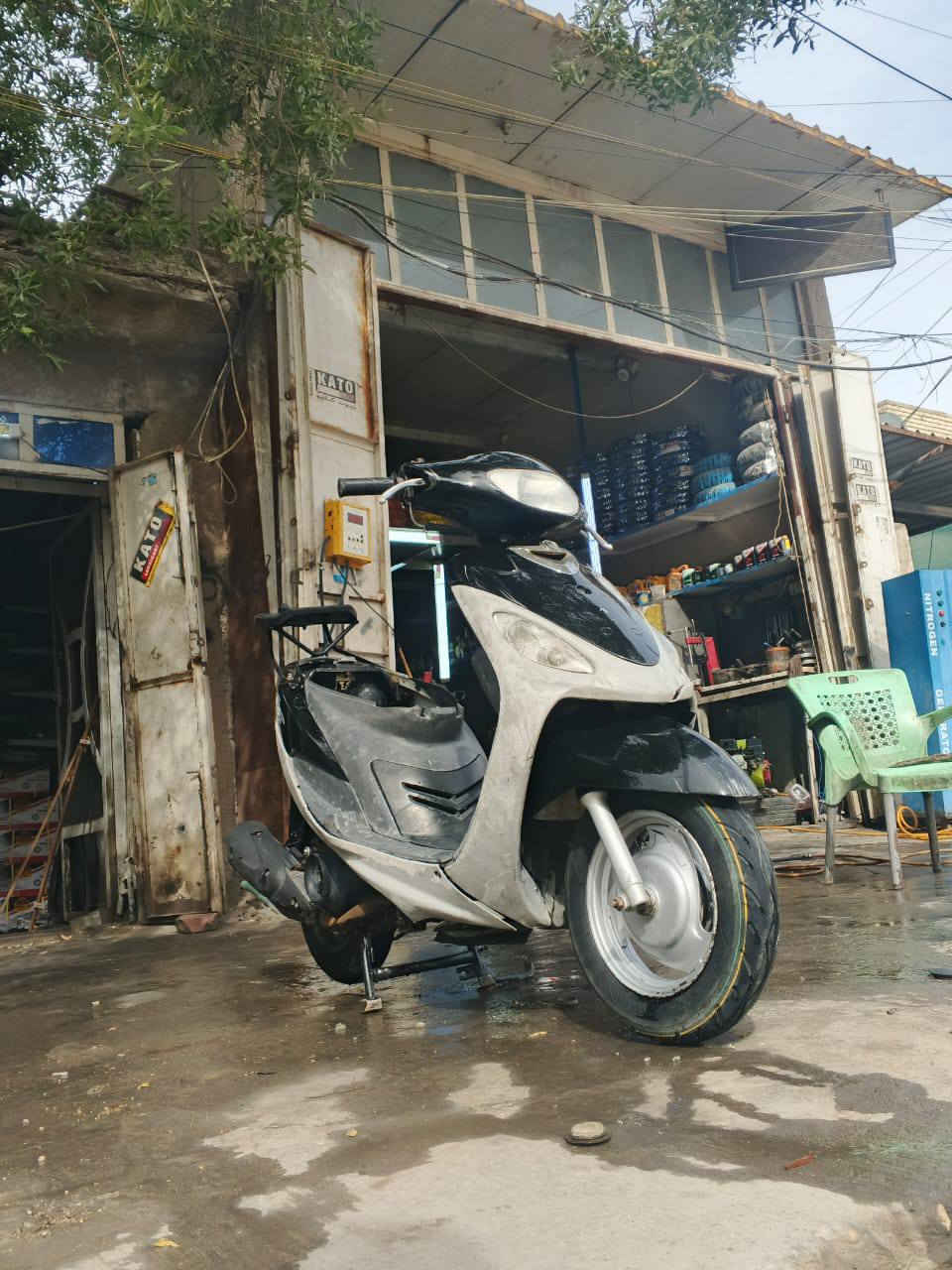 سلام عليكم دراجه مجفته  مره وحده قبل شهرين بس دراجه خير من الله وين ماتروح ماتطفئ تشتغل بس هندر سلف عطلان مابيه اوراق  البيع 400 الموشراي لا يدخلي لن مابيهه  بكاني شعب


**إذا كنت صاحب هذا الإعلان وتريد حذفه لأي سبب، رجاءا أرسل رسالة إلى الدعم الفني**