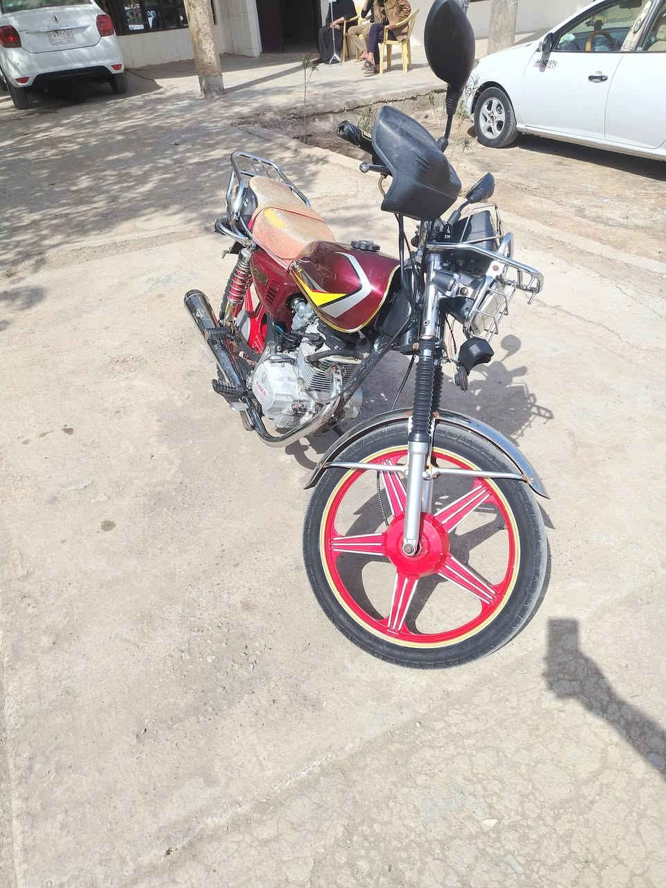 سلام عليكم للبيع دراجه 5 كير موديل 2021 دراجه حيل نظيفه وجديدة كهربائيات كلهه شغاله سلف شغال الدراجه بيهه بدايت دخان كلش قليل السعر 450 أو بيهه مجال بسيط / المكان بغداد /***********
