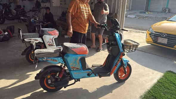 السلام عليكم دراجه شحن ار9 اربع سرع سرعه 99 الحقيقي 70 ماشيه 7 كيلو ملف 1500 5 بطاريات السعر 560الف مستعمله اسبوعين بس بعدهه زيرو يجي وياهه سويجين وبصمتين وكارتين للتشغيل عن بعد الرقم ***********
