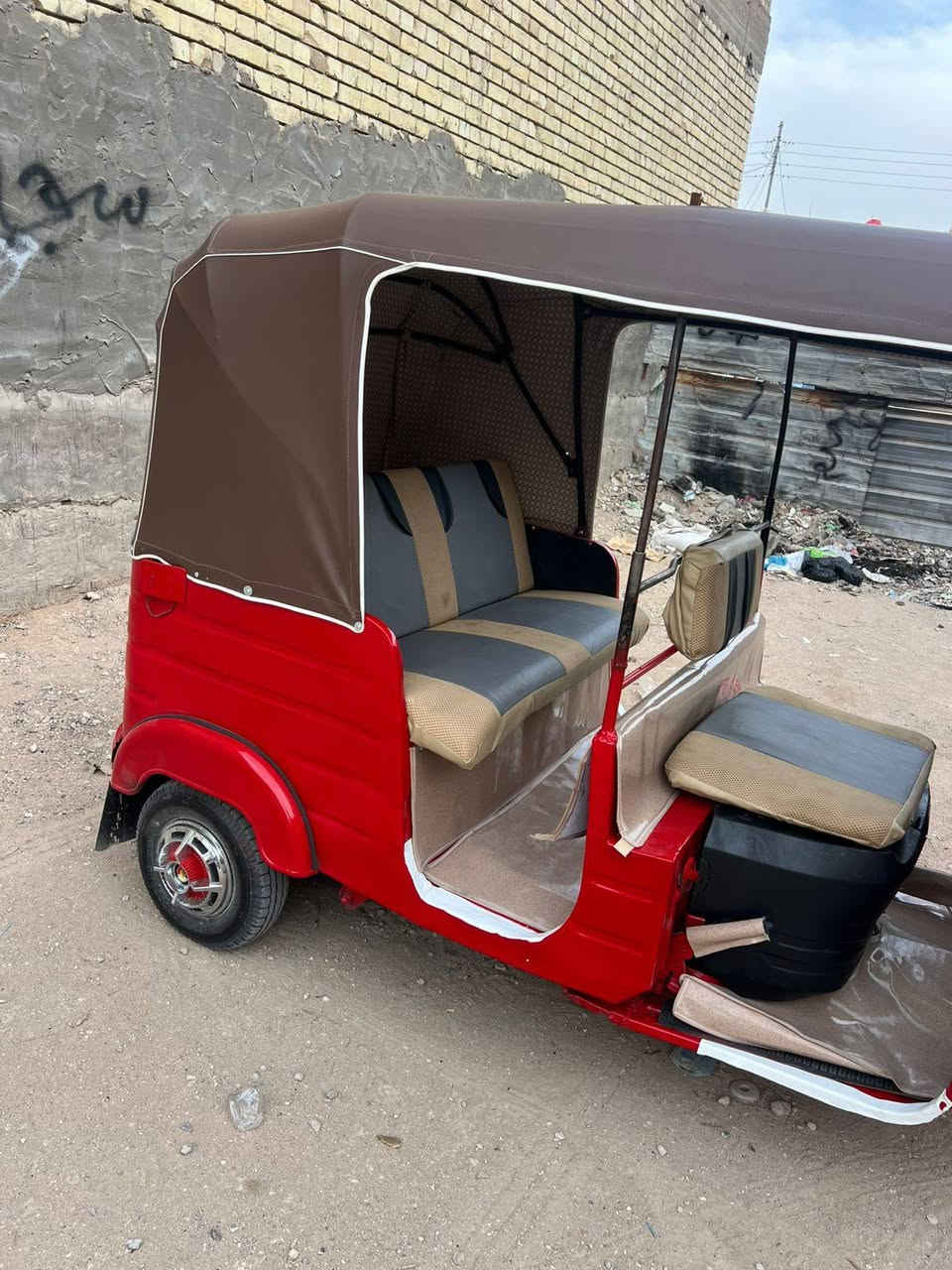 السلام عليكم تكتك موديل 2018 الشهر العاشر اوراق كامله الترقيم صبغه عام جماليه ماكينه تجفيد شركه كهربائيات شغاله كامله للاخير الف ما تصرف عليها***********//***********
