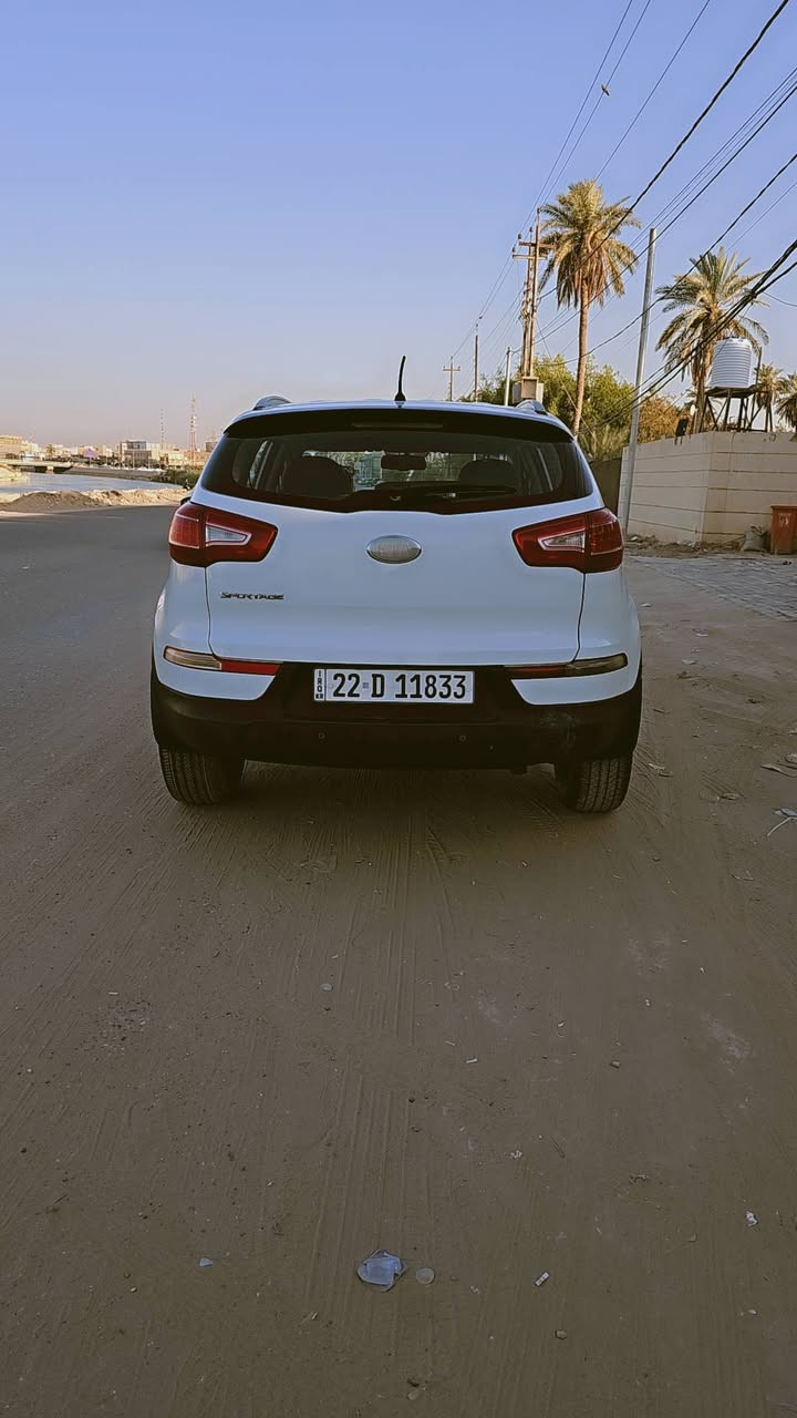 السلام عليكم
سبورتج خليجي موديل ٢٠١٣ 
مكفوله السيارة بأسمي
بيها بارد بسيط جدا بالباب
مكينه بلاديه ما مفتوح بيها برغي
حداديه جديده السيارة جاهزه 
ماشيه ١١٣
السعر١٤٨$
***********
