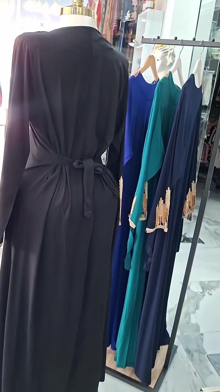 ✨ كلبيّة جميلة متوفرة بـ4 ألوان راقية ✨
🤍 القياسات: من L إلى 3XL 🎀 قالب راهي مع حزام للتخصير يبرز جمال القوام
 🧵 قماش كشمير أصلي ناعم مايباغ 💰 السعر: فقط 15 ألف 
📍 كوزال شوب – مجمع روتانا، الطابق الأول


**إذا كنت صاحب هذا الإعلان وتريد حذفه لأي سبب، رجاءا أرسل رسالة إلى الدعم الفني**