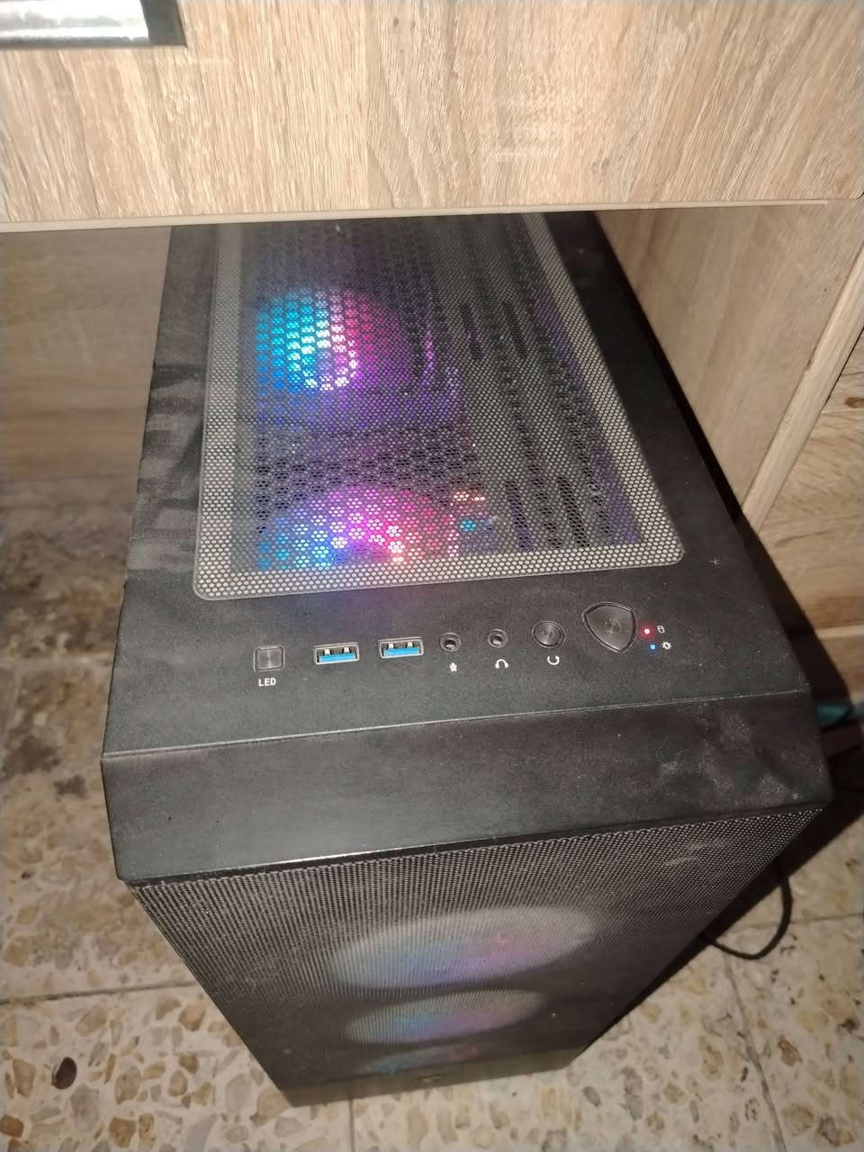 i5-13400F
Ram16 3200
Amd rx6600x8G
HDDD1000G
512M.2SSD
كيس فقط أو كامله
موصفات كلش قويه العاب بث مونتاج فول
***********

