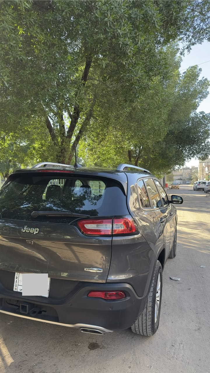 سلام عليكم
للبيع جيب شيروكي لمتد  ( بزون) موديل ٢٠١٨ فووووول مواصفات يعني فول مواصفات كلشي بيه 

وارد امريكي حادث جاملغ خلفي وباب صندوك بدون ايرباك

باب صندوك مبدل بلادي نفس اللون 

مكينة ستة سلندر مكفولة من الفتح وگير ٩ نمر 

سقف السيارة بانوراما على طول السيارة 

حساس امامي وخلفي ٣٦٠درجة

رادار قيادة + رادار مانع تصادم+ رادار جانبي مع تنبيه عند الاستدارة 

كشنات امامية تدفئة وتبريد 

وضعيات خزن لكشن السائق

رقم مشروع وطني تتحول باي محافظة والسيارة في بغداد 

وبعد اللمتد الفول مواصفات معروف 

للاستفسار والتواصل على الرقم (***********)

مكلف بالنشر 

السعر ١٤٠ ورقه
