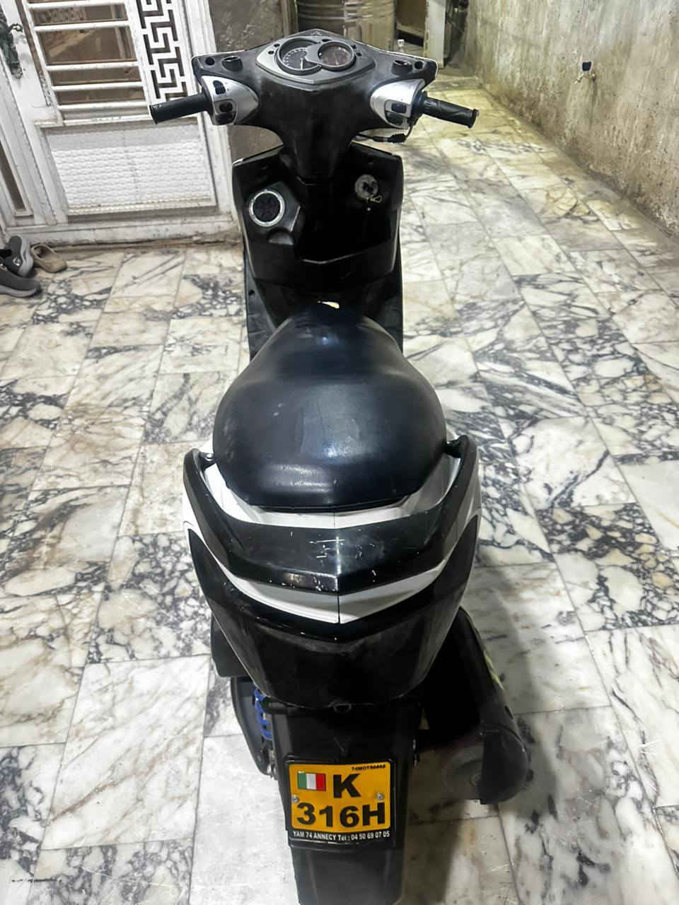 سلام عليكم دراجة للبيع سكنس فحل كابريتر مو نوزل  دراجة بلادية مكفولة كفالة عامة من كفر أو مكينة دراجة نضيفة نكرة سلف اب كل وقت مكان بغداد العبيدي شارع عشرين السعر 550. اوبيهة مجال رقم ***********
