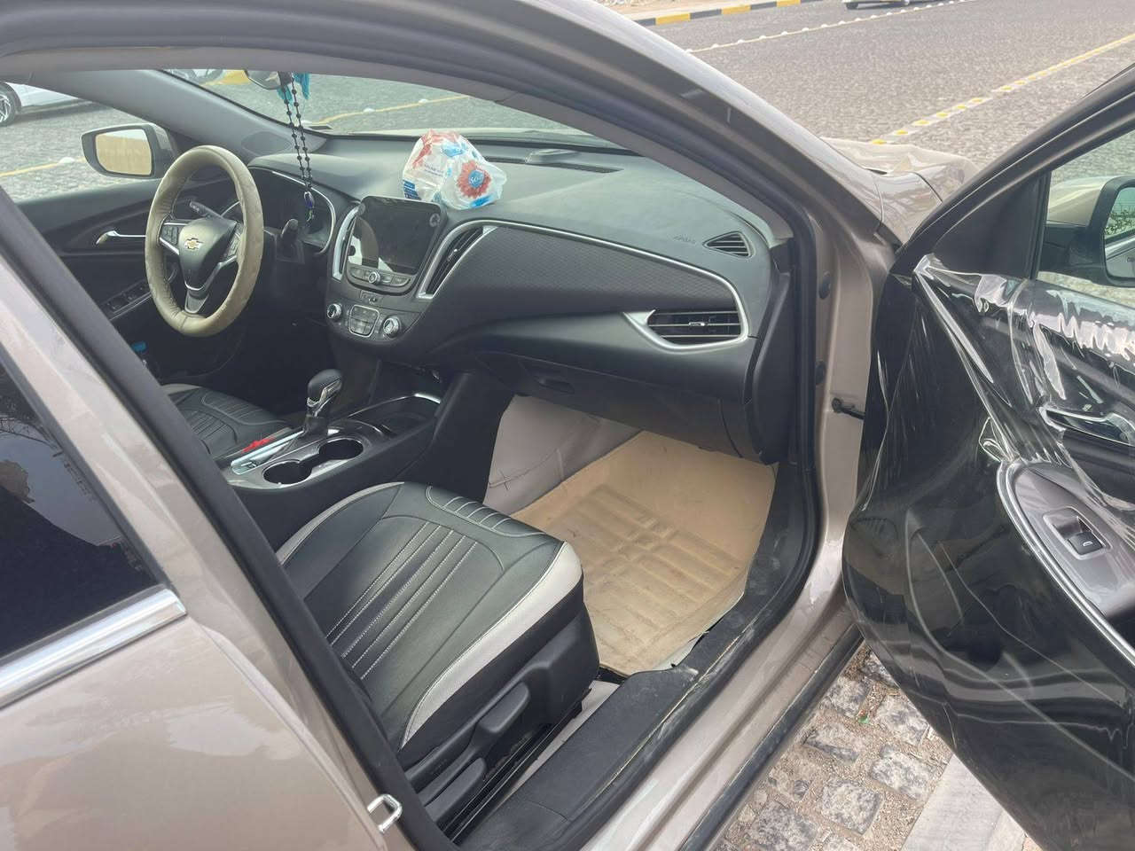 السلام عليكم
مكاني بصرة ابي الخصيب 
1G1ZD5ST8NF138494
للبيع أو الي اتمناه مراوس مع صني مكسيكي يكون افضل
ماليبو مديل 22 ماشية اكثر من 50 الف كيلو
ضربة دعامية بسيطة واشوي بنيد
عندك رقم شاصي اعلاه بالكوكل تلكاها وتدلل
LT 150‪0تيربو
لون ذهبي شمباني
دواخل اسود وبيه بيجي معروف الLT
تبريد خلفي كشن السائق  كهرباء
 الكشنات مخمل 
رقم معوقين حرف ر 
السعر 130 $
وبيه تفاوض
الرقم اتصال و واتاسب وتلكرام 
***********‪
