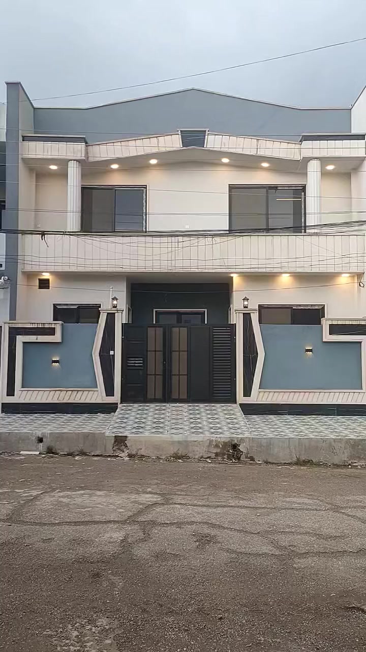 #عروض_مكتب_سيدار_للعقار

👈🏻دار للبيع بناء حديث 

👈🏻الموقع: حي الصديق الأولى 

🔴الاتجاه : شروق شارع تبليط 15م

⬅️المساحة 100 م واجهة 10

🏠يتكون من طابقين

♦️الطابق الاول

كراج +استقبال+مطبخ+مشتملات + غرفة نوم 1

♦️الطابق الثاني 

 3 غرف نوم+ هول+مشتملات+ بيتونه

↙️للاستفسار 

مراجعة مكتب سيدار للعقار الكائن في حي البلديات الشارع الذي يربط جامع الصائغ بجامع السليمان قرب كهربائيات الصقر

☎️الاتصال على الرقم
***********
