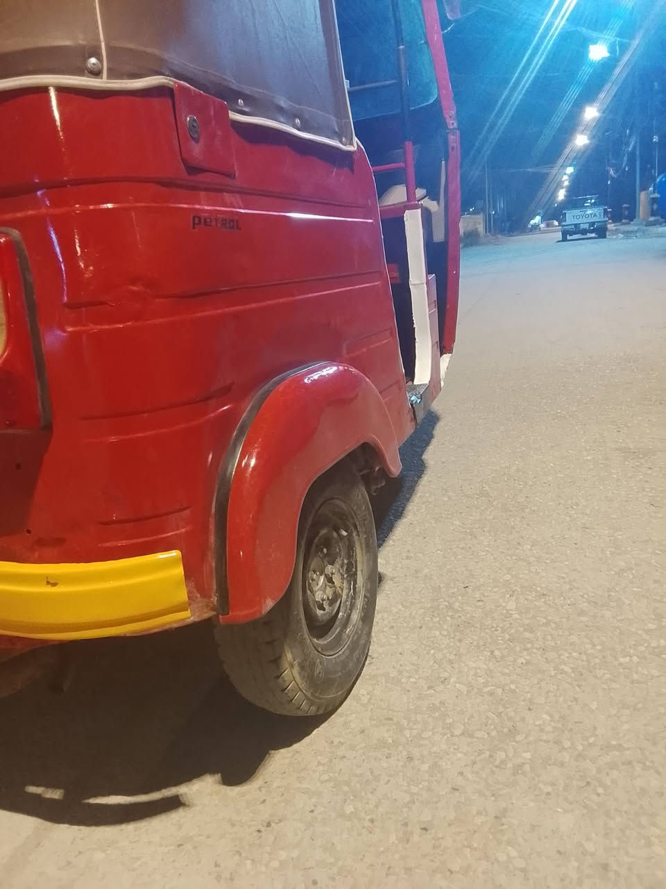 سلام عليكم تكتك البيع مكفول 18شهر 8رقم وسنويه ذي قار ناصريه قضاء دوايه مكلف بل نشر لاستفسار ***********
