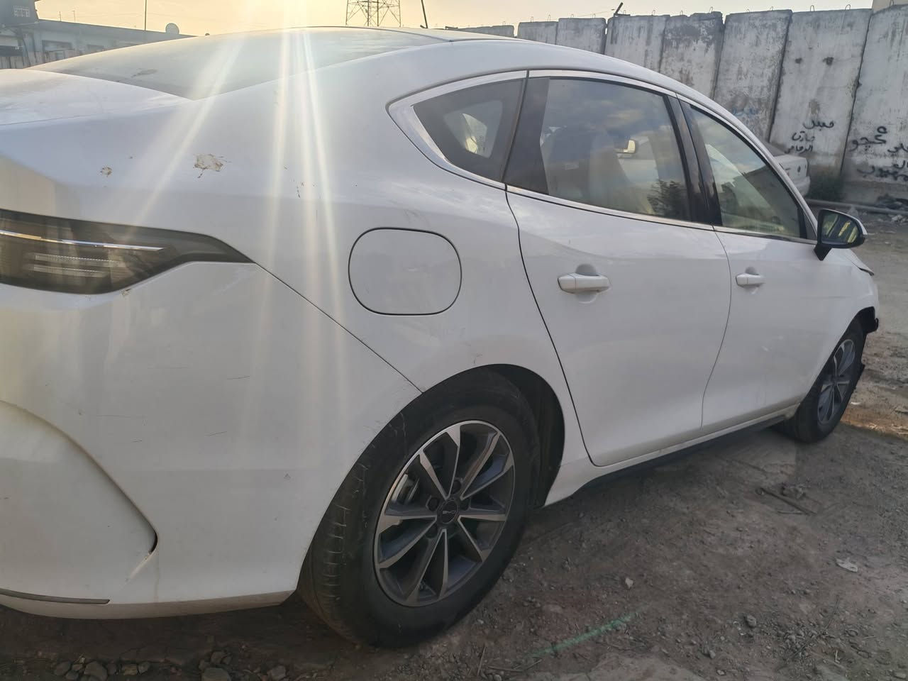 سلام عليكم دستروير زيرو ماشيه 2
رقم بغداد بسمي ضربته كلش خفيفه بس بارد بدون صبغ 
اي شي بالداخل مامضرر شخط مابيه 
ابيع عله هل حطه بدون صبغ رايديه ب١٨ 
***********
مكاني بغداد ساحة مضفر
