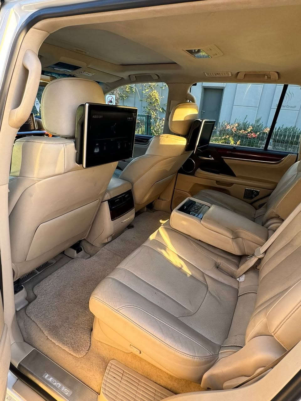 السلام عليكم لكزز بريم موديل 2016 كفاله عامه بيه قطّعه وحده فقط سوبر سبورت 5700 ماشيه 95 الف السعر 51 الف وبيه مجال للاستفسار الاتصال ع رقم ***********
