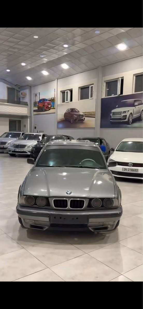 BMW E39 525i 5$. غرا مه سه ر  ته بديل ژيك هه يه  مرا وس 
موديل ١٩٩٠ هيكلي وي خر كريه ١٩٩٥ 
دخلي خر به دل كريه سقف شا مو 
سيا ره اك جار بي دعمه هه مي تشتي وي شه ر ته 
سعر ٥٣ مجال دهوك, العراق


**إذا كنت صاحب هذا الإعلان وتريد حذفه لأي سبب، رجاءا أرسل رسالة إلى الدعم الفني**