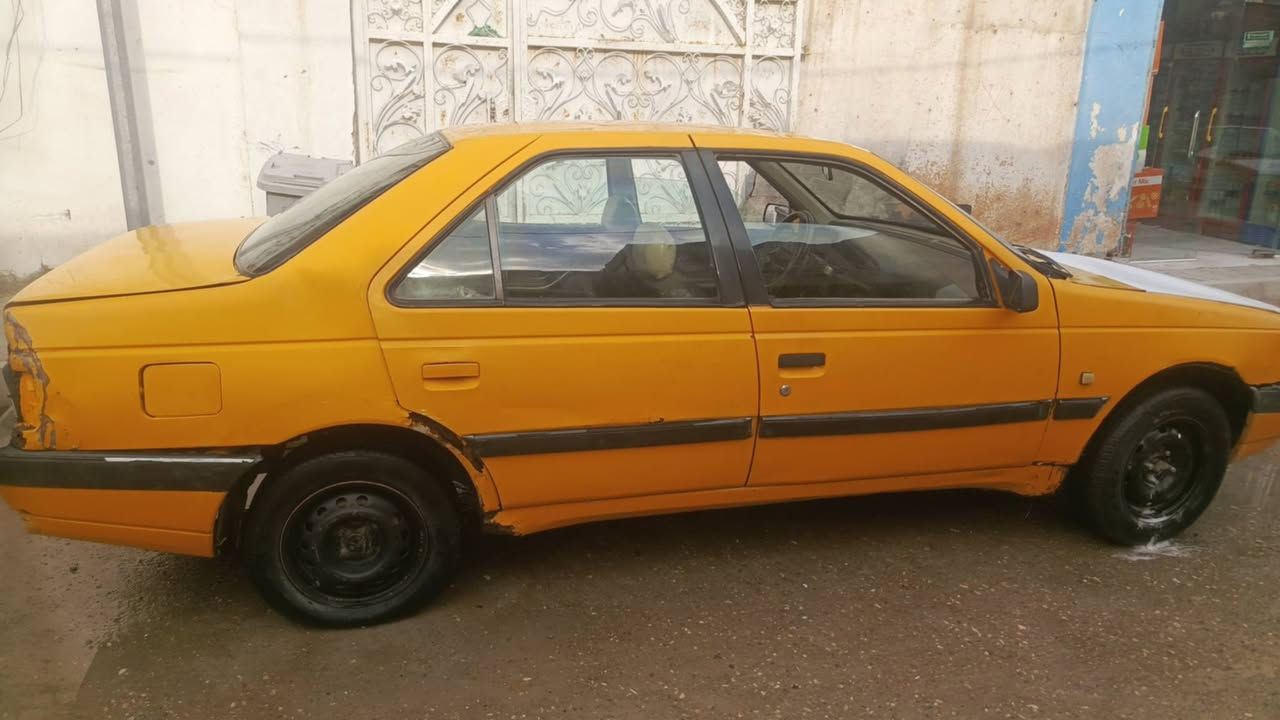 سيارة للبيع بيجو، بيه ضربه بجنطه وسنويه ساقطه مكينه اوتاماتيك ، ماعليها غرامات 
 رقم *********** سعر 15 بي مجال
